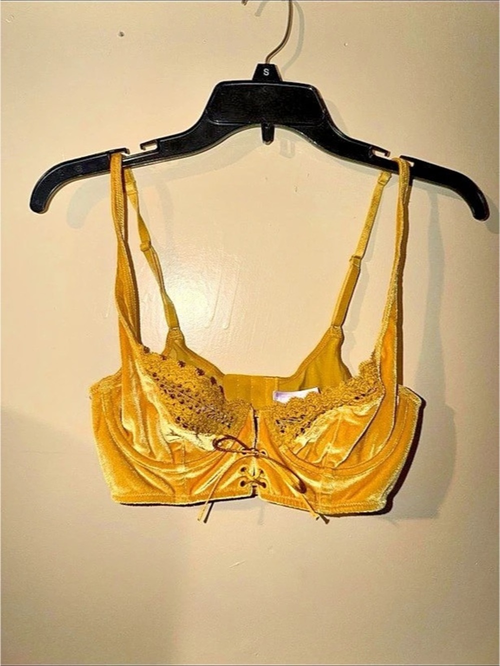 Savage X Fenty Velvet Vixen Lace-Up Bra Yellow